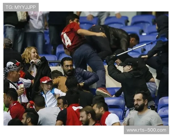 恩德里克禁区内抢点破门,里昂球迷起立鼓掌 恩德里克禁区内抢点破门,里昂球迷起立鼓掌